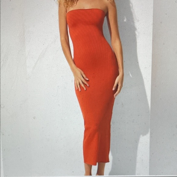 SKIMS Dresses & Skirts - Skims Elegant Strapless stretchy convertible tube Dress in poppy